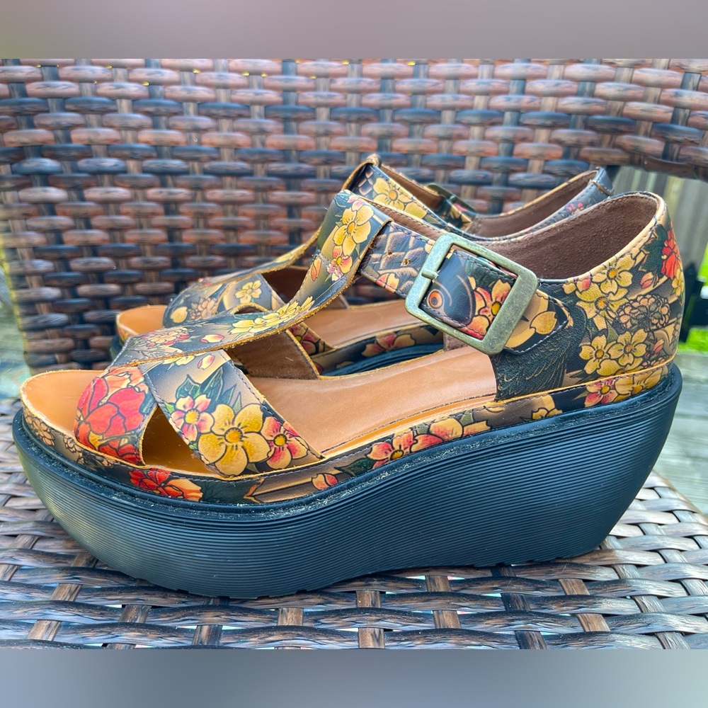 Dr Martens Adaya floral tattoo platform sandals size 42/10